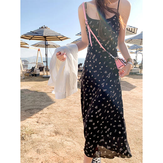 <曾小咸推荐>4.12现货秒杀 ！微信超特价！法式复古碎花吊带连衣裙 日常179.99 立减90 秒杀89.99！！ 商品图1