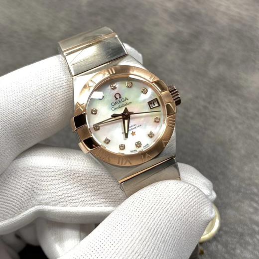 V6新品：欧米茄星座系列PLUMA轻羽腕表，搭载一比一8520机芯，天然蓝色炫彩贝母表盘，表扣轴承采用与正品一样的材质，一比一的做工，市场公认好的版本！ 商品图7