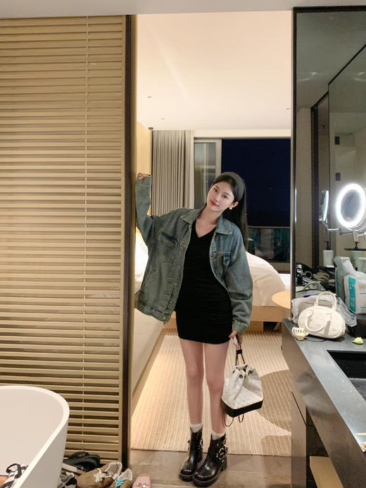 <曾小咸推荐>辣妹风2色长袖V领修身连衣裙 日常149.99/件 立减80 秒杀69.99/件！！ 商品图2