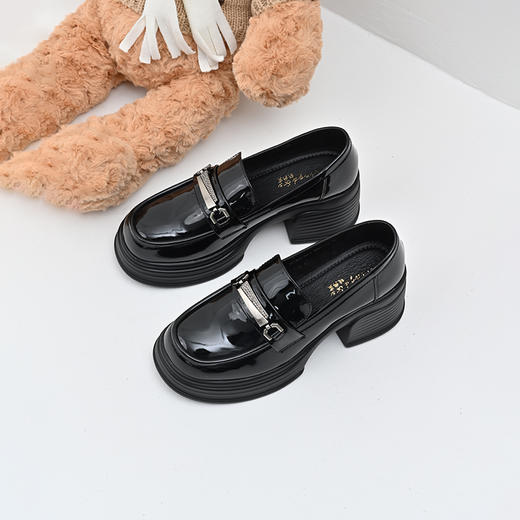 经典鲨2025年百搭圆头黑色高粗跟气质简约显瘦乐福鞋单鞋女KC19-517051 商品图4