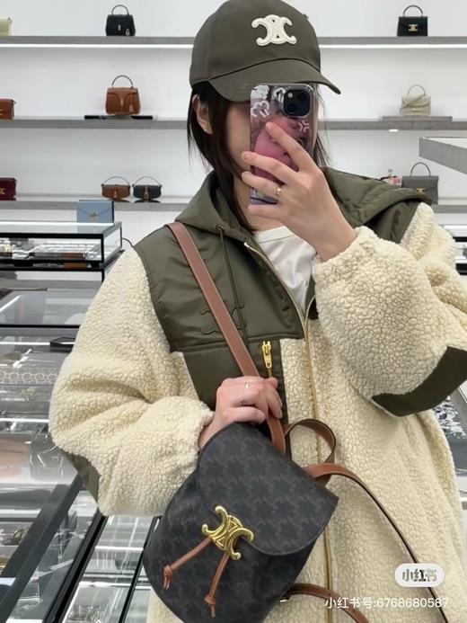 D020949高颜值皮扣设计太给力了复古老花双肩包 商品图5