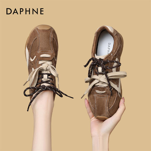 DAPHNE达芙妮轻便撞色运动款德训鞋 | 鞋面&鞋带撞色设计，让每一步都充满个性。 商品图2