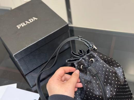 D020946手拎和斜挎都好好看！抽绳束口尼龙水桶包 商品图11