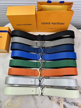 驴家 亮面扣腰带 ，特色压花，颜色层次分明，时尚大气！💋🐂带身越用质感越能彰显，双面用，手感舒适