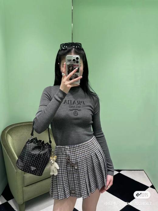 D020946手拎和斜挎都好好看！抽绳束口尼龙水桶包 商品图4