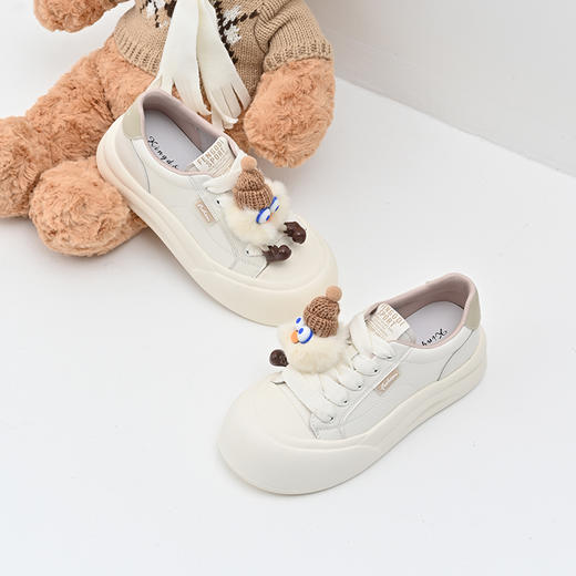 经典鲨2025年春季新品时尚潮流系带丑萌挂件休闲鞋面包鞋女KW194-517011 商品图3