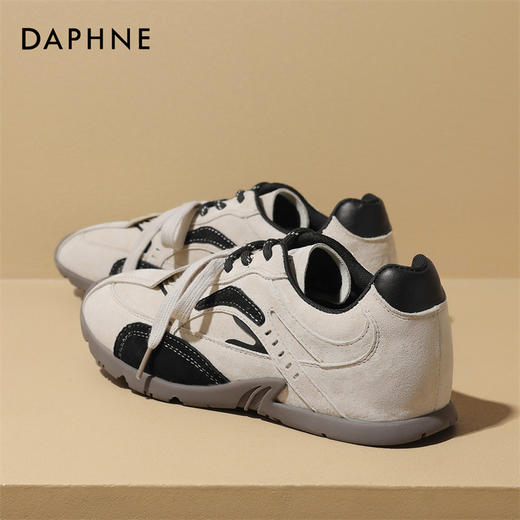 DAPHNE达芙妮轻便撞色运动款德训鞋 | 鞋面&鞋带撞色设计，让每一步都充满个性。 商品图0