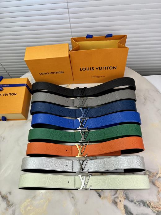 驴家 亮面扣腰带 ，特色压花，颜色层次分明，时尚大气！💋🐂带身越用质感越能彰显，双面用，手感舒适 商品图1