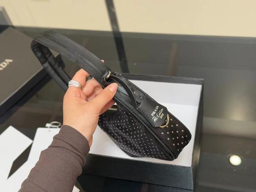 D020947上身氛围感满满随手一拎 就很有范儿hobo尼龙腋下包 商品图3