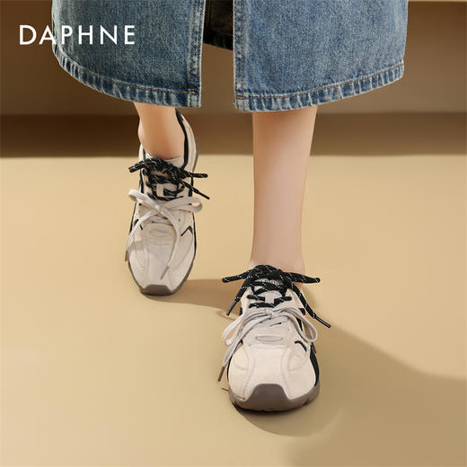 DAPHNE达芙妮轻便撞色运动款德训鞋 | 鞋面&鞋带撞色设计，让每一步都充满个性。 商品图8