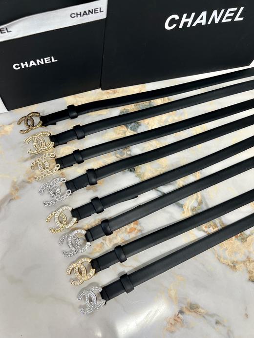 香家双C新款女士腰带 🛠纯手工镶嵌 闪耀夺目， 凌格样式带身，时尚吸睛 柔软舒适 💃🏻时尚易搭细腰带，🎁配全套专柜包装 ，宽:2cm 商品图0