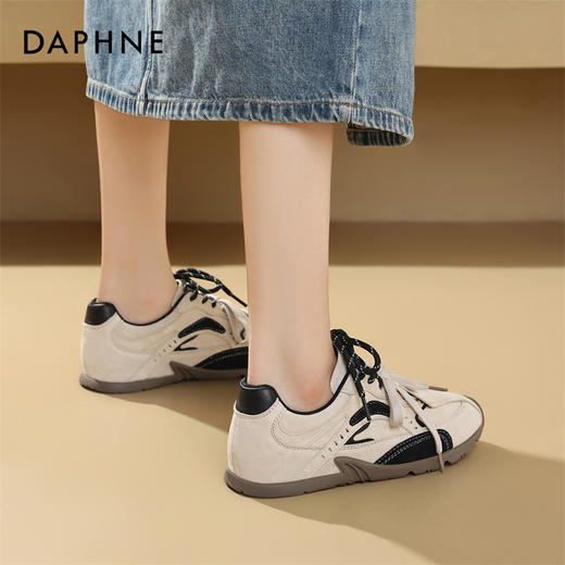 DAPHNE达芙妮轻便撞色运动款德训鞋 | 鞋面&鞋带撞色设计，让每一步都充满个性。 商品图7