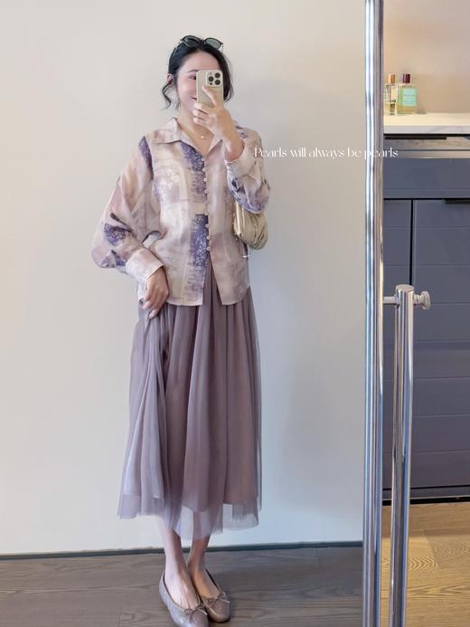 动人时刻 晕染感印花超绝版型优美感十足的顺纡绉单排扣雪纺衬衫 温柔紫色系 商品图2