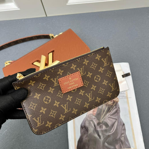 春季特惠💰680 LV女包 這款Slim版本的經典Twist MM手袋50507是貼合身型的款式 商品图6