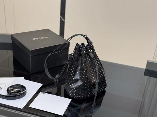 D020946手拎和斜挎都好好看！抽绳束口尼龙水桶包 商品图8