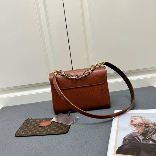 春季特惠💰680 LV女包 這款Slim版本的經典Twist MM手袋50507是貼合身型的款式 商品图4