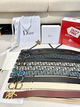 D家腰带 Oblique 图案提花材质，反面采用黑色牛皮，扣头可拆卸！灵活百搭，吸睛醒目。经典而百搭的廓形，可轻松搭配各式风格的长裤，亦可打造或休闲或正式的造型。🎁配全套包装，宽:3.5cm