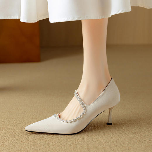 【预售5天】初春气质法式名媛尖头单鞋仙女米白色高跟鞋细跟水钻丝绸羊皮婚鞋DB&M6170 商品图1