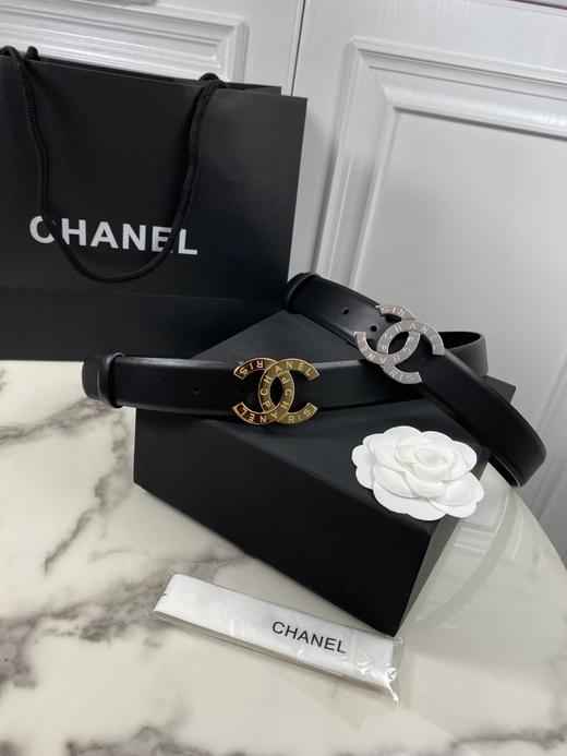 香家 双C字母五金扣，配搭牛皮🐂带身，简单易搭，点亮腰间，可当束腰带可系裤头，非常随性！🎁配专柜全套包装，宽:3cm 商品图0