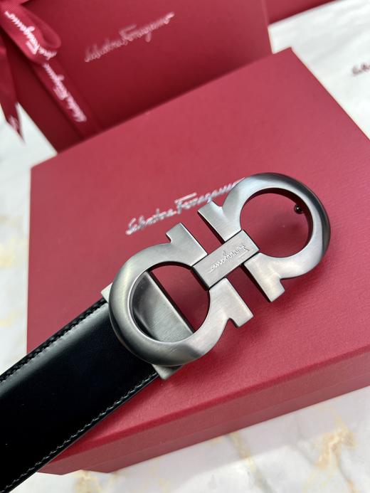 菲拉 腰带 🐎亮面马蹄扣 🛠双面亮面小牛皮 ,黑色&咖色，自由切换使用，柔软舒适 🚀手工绘边 顺滑如丝 🎁配全套专柜包装 尺寸：宽3.5cm 商品图1