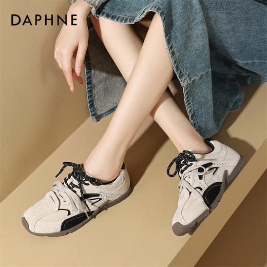 DAPHNE达芙妮轻便撞色运动款德训鞋 | 鞋面&鞋带撞色设计，让每一步都充满个性。 商品图6