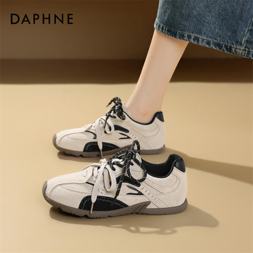 DAPHNE达芙妮轻便撞色运动款德训鞋 | 鞋面&鞋带撞色设计，让每一步都充满个性。 商品图9
