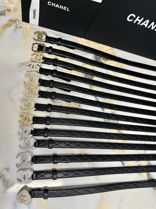 香家双C新款女士腰带 🛠纯手工镶嵌 闪耀夺目， 凌格样式带身，时尚吸睛 柔软舒适 💃🏻时尚易搭细腰带，🎁配全套专柜包装 ，宽:2cm 商品图1