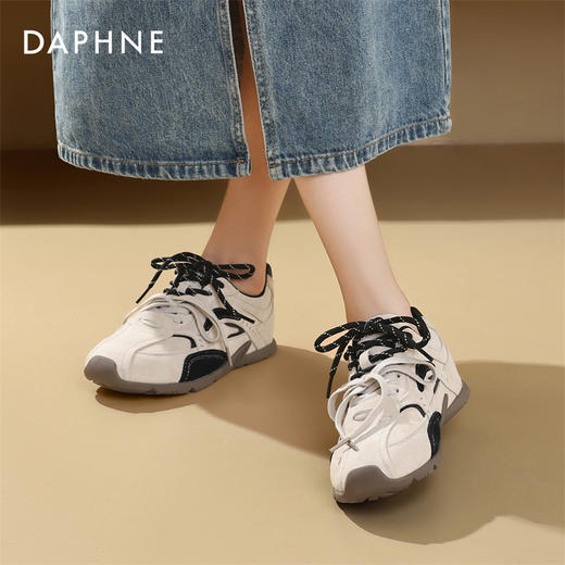 DAPHNE达芙妮轻便撞色运动款德训鞋 | 鞋面&鞋带撞色设计，让每一步都充满个性。 商品图5