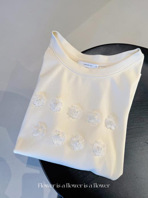 花花tee 大家一定要体验的某品牌同步天丝棉针织(穿着感100分!!) 手工钉珠花朵T恤 米白色 商品图4
