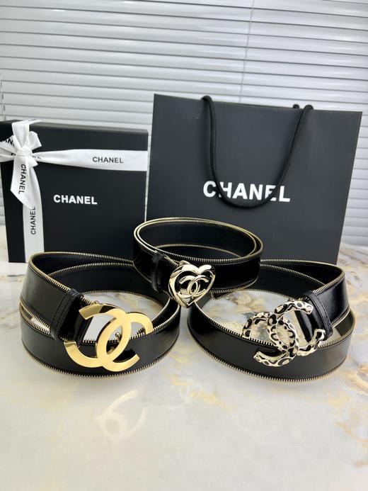 香家专柜女款同款皮带 时尚双C扣系列 五金采用logo经典 亮面带皱感小牛皮💋🎁配全套专柜包装，宽:4cm 商品图1