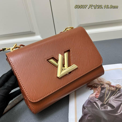 春季特惠💰680 LV女包 這款Slim版本的經典Twist MM手袋50507是貼合身型的款式 商品图1