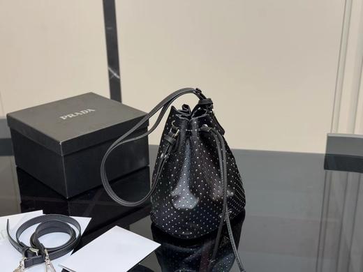 D020946手拎和斜挎都好好看！抽绳束口尼龙水桶包 商品图6