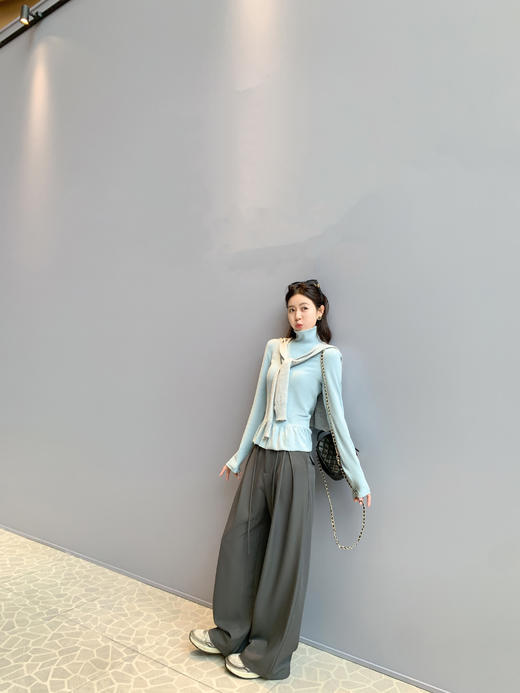 【99元任选2件】新品现货秒杀！卖完下架不再补 ！微信粉丝打折价！！ 2色下摆花边高领T恤打底衫 商品图8