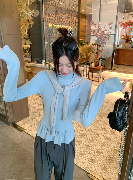 【99元任选2件】新品现货秒杀！卖完下架不再补 ！微信粉丝打折价！！ 2色下摆花边高领T恤打底衫 商品图9