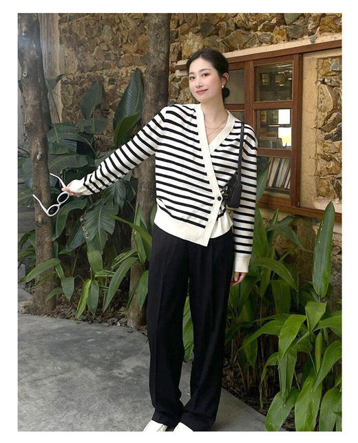 【高品质私服】【ED羊毛羊绒交叠V领条纹开衫】触感柔软细腻，弹性佳，穿着舒适G0751-CC【无标出货 介意慎拍】 商品图4