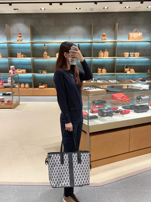 𝗠𝗖𝗠 中号双面购物袋-黑色 商品图5