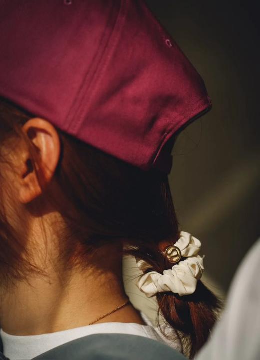 时尚圈的真香新宠lu Uplifting女士带徽标发圈 商品图1