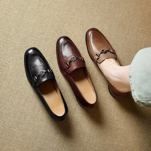 【预售5天】时尚百搭英伦风春季新款真皮复古圆头中跟金属扣乐福单鞋MBJR&6814 商品图4