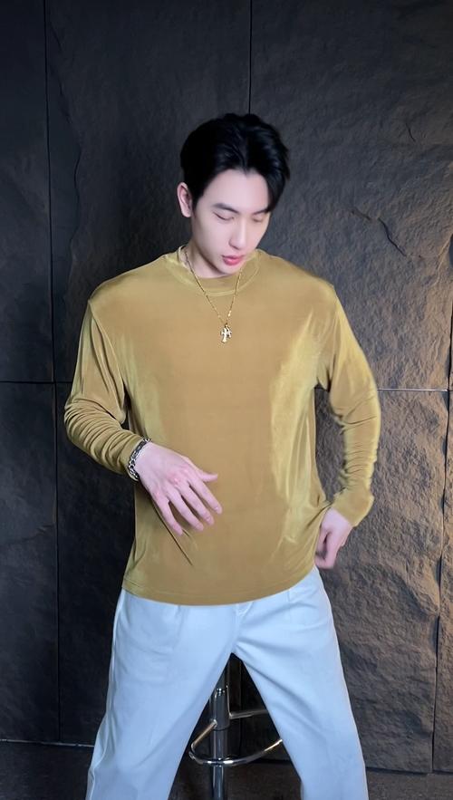 T2212早春新款时尚个性韩版纯色圆领长袖T恤男女同款百搭潮流套头上衣 商品图0