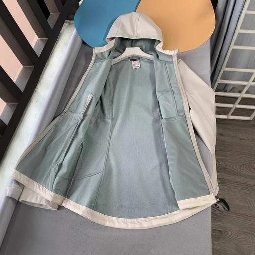 出加拿大单！2024秋冬百搭连帽软壳防风加绒轻便防水户外冲锋衣外套！ 商品图3