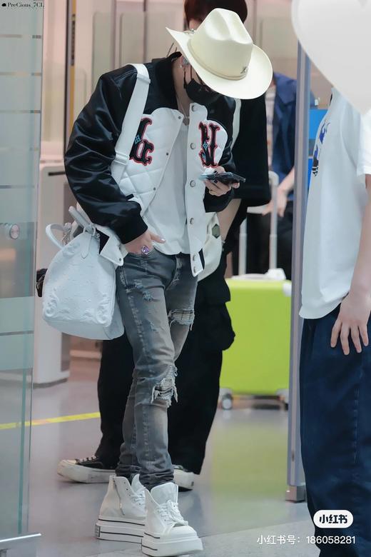 驴家 24fw菲董操刀菱格珩线丝缎飞行员棒球服夹克 商品图4