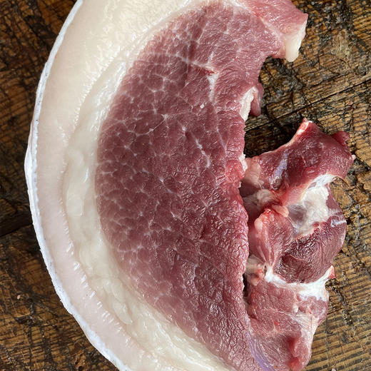 小时候的猪肉香【贵州农家跑山土猪肉】农家猪生长速度较慢，其肉质更加紧实、口感更有弹性，烹饪后的口感更加香浓。 商品图11