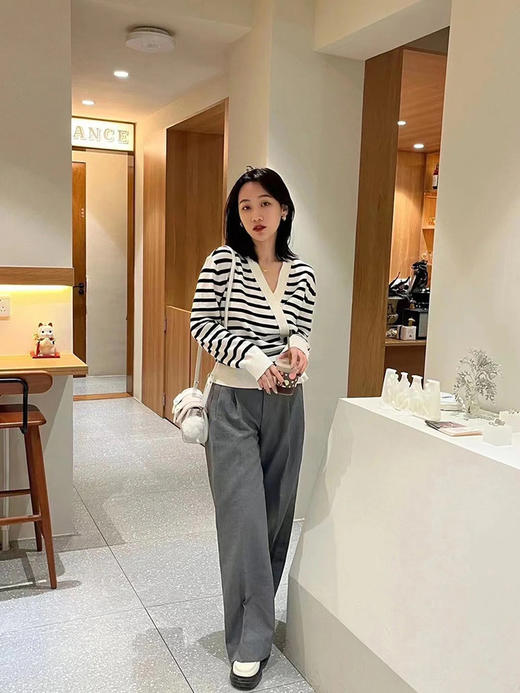 【高品质私服】【ED羊毛羊绒交叠V领条纹开衫】触感柔软细腻，弹性佳，穿着舒适G0751-CC【无标出货 介意慎拍】 商品图3