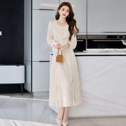 HR-HBLJRA971-6新款收腰气质显瘦长裙套装2025春季新款方领衬衫百褶半身裙两件套 商品图0