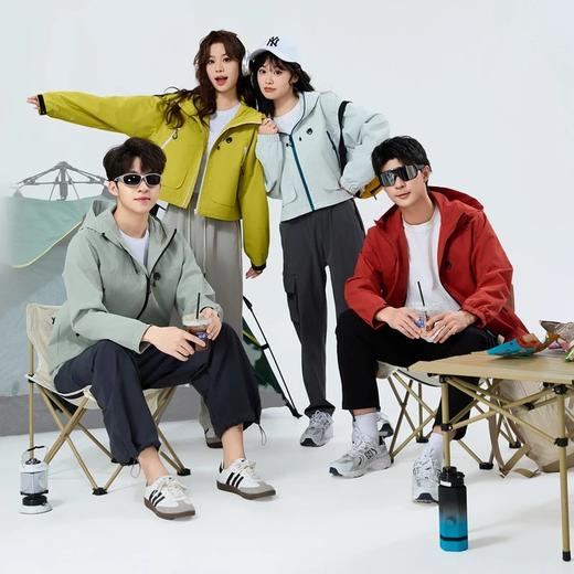 【暴力清仓 防泼扛风 防刮耐磨 无缝压胶】斯辰唯佳户外通勤短款情侣外套 商品图1