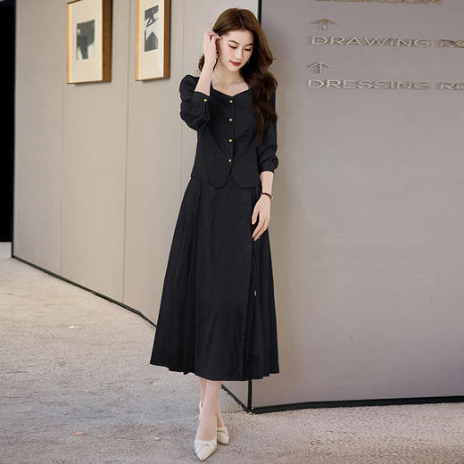 HR-HBLJRA971-6新款收腰气质显瘦长裙套装2025春季新款方领衬衫百褶半身裙两件套 商品图1