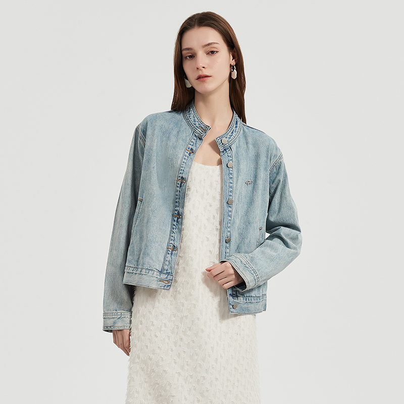 【2件9折】【Petit Bari】复古利落立领牛仔外套长袖浅蓝色宽松