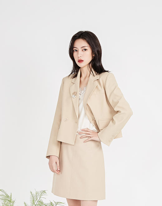 NUTS春季新品时尚翻领气质百搭短外套女211041035 商品图1