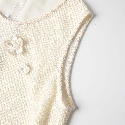 VIMAGE纬漫纪镂空无袖度假风白色小上衣2025春夏季新款V2313913 商品图3