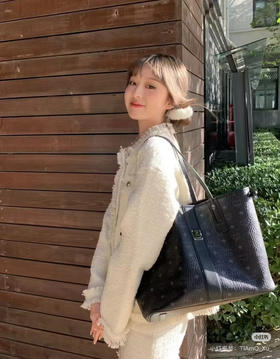 𝗠𝗖𝗠 中号双面购物袋-黑色